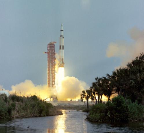 1970年4月11日，阿波罗13号从肯尼迪航天中心39号发射场的A机位发射升空。